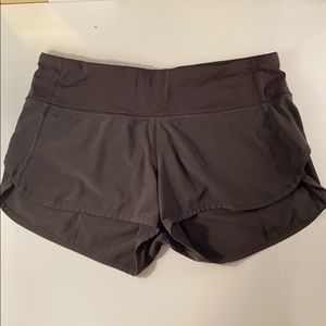 Lululemon Speed Up Short 2.5” in Army Green